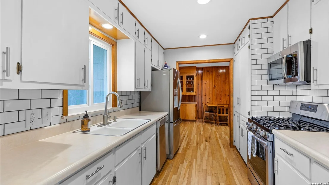 Photo of 546 PARKVIEW BLVD