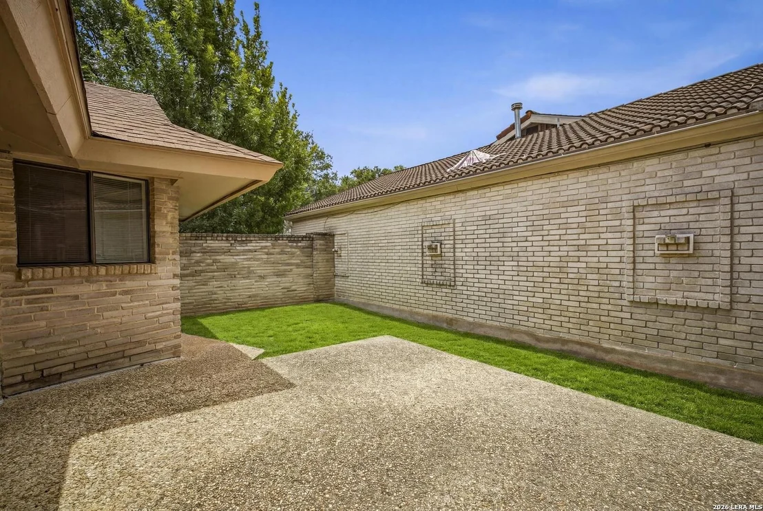 Photo of 3711 HUNTERS CIR