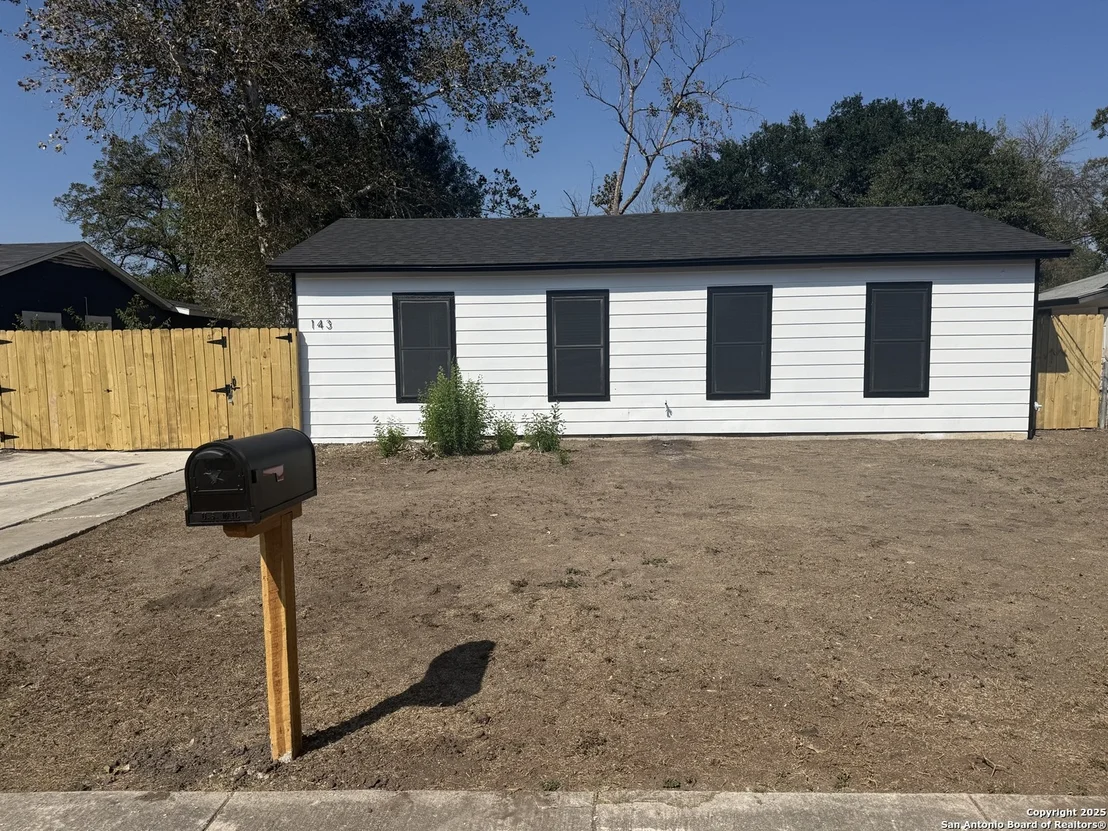 Photo of 143 Toltec