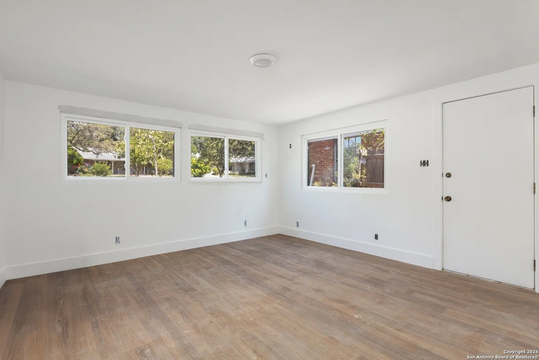 Photo of 1102 Mount Eden Dr