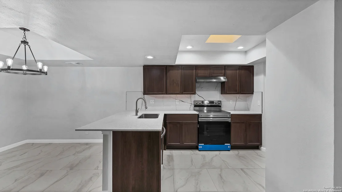 Photo of 350 FENWICK DR