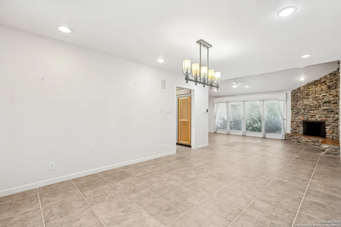 Photo of 122 Long Bow Rd.