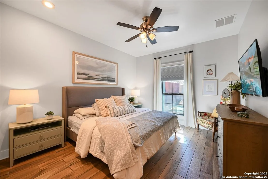 Photo of 6036 Circle Oak