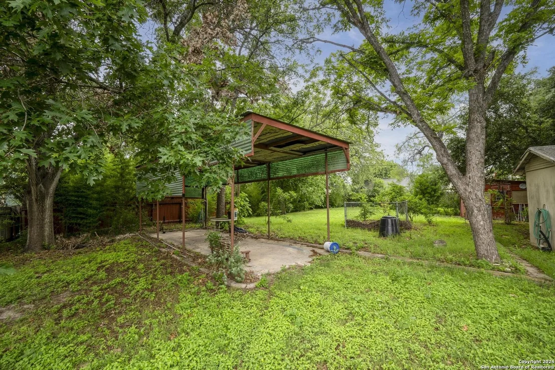 Photo of 5835 Randolph Blvd