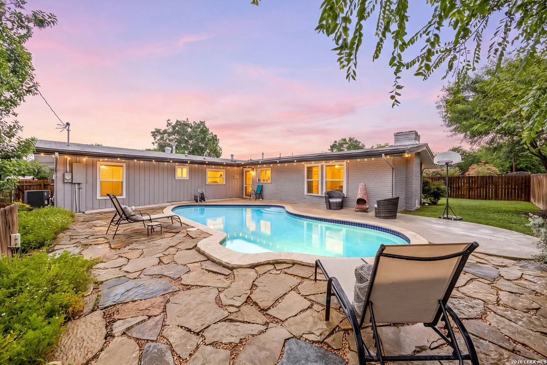 Photo of 359 REXFORD DR