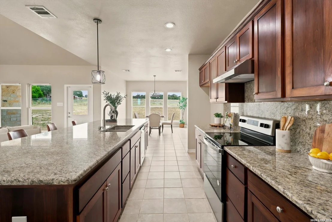 Photo of 200 Lakeview Cir