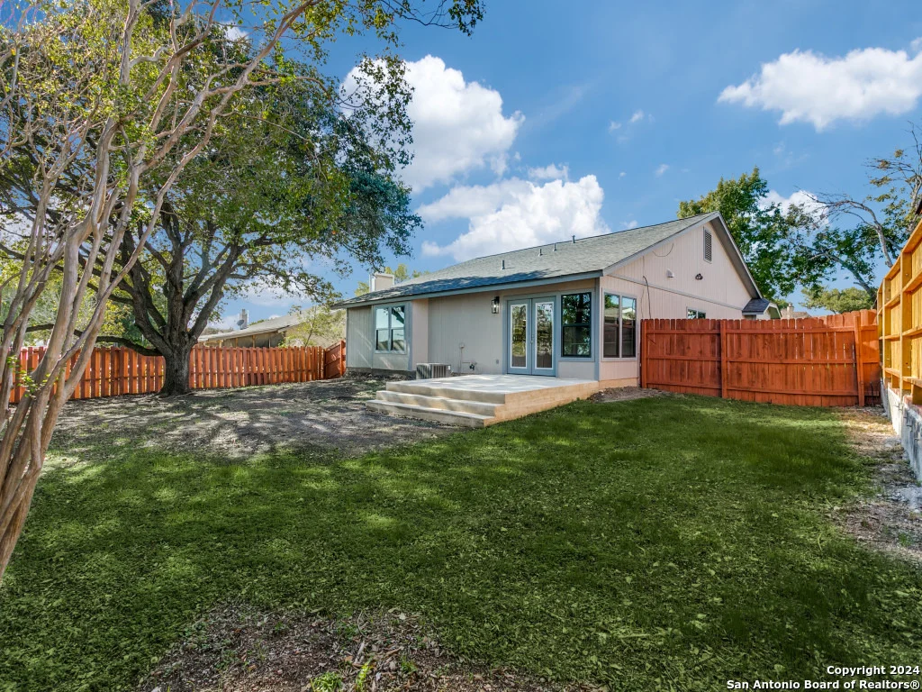 Photo of 9742 SPRUCE RIDGE DR