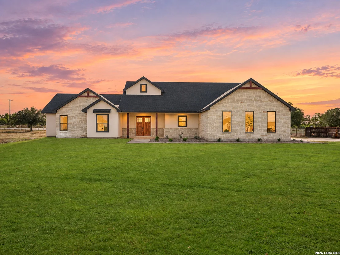 Photo of 101 W MEDIUM MEADOW DR