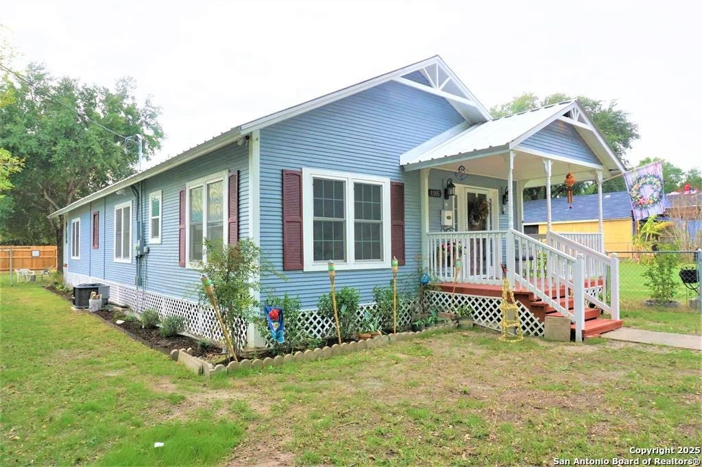 Photo of 1105 N Buchanan