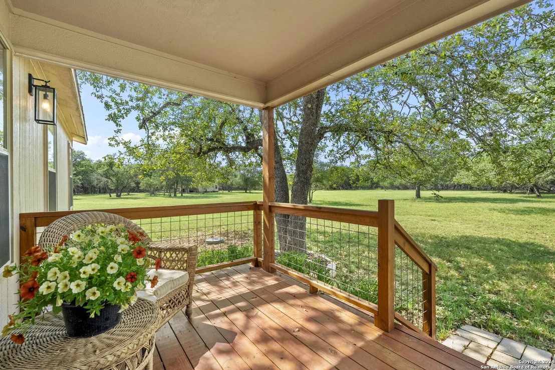 Photo of 592 Oakridge Trail