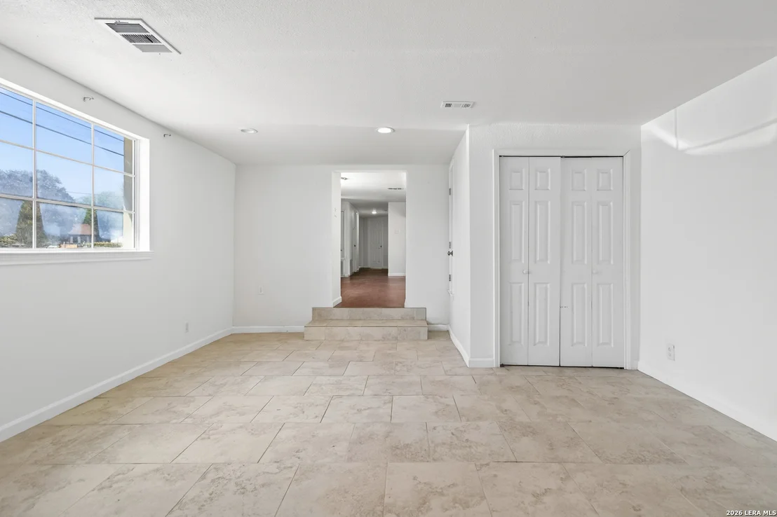 Photo of 363 W ANSLEY BLVD