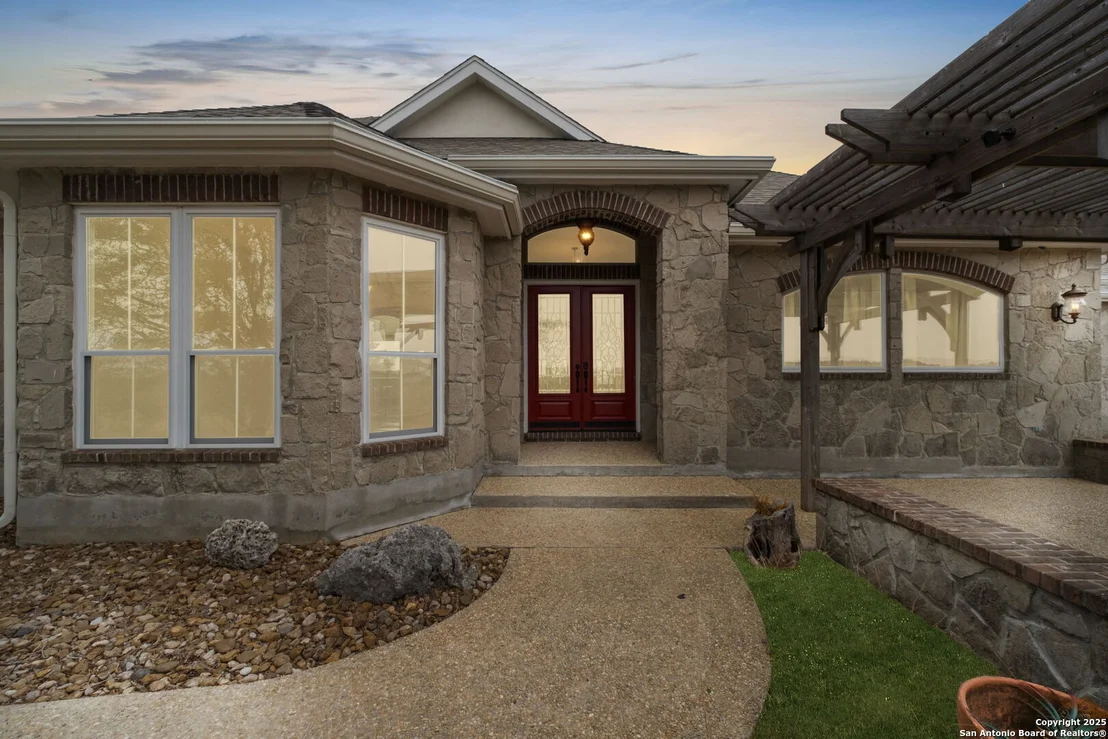 Photo of 1069 Fawn River