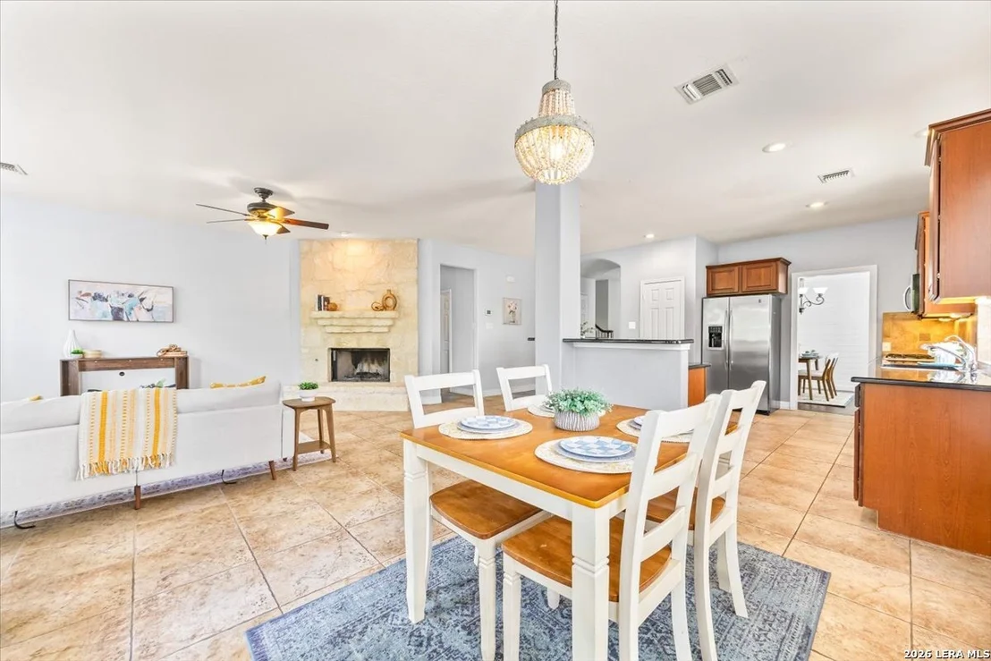 Photo of 430 White Cyn