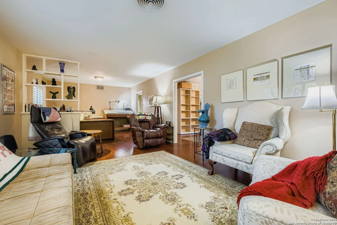 Photo of 615 CAVE LN