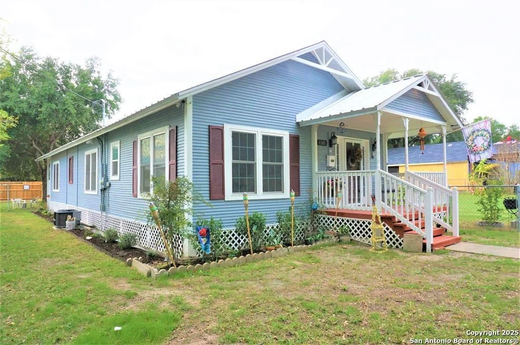 Photo of 1105 N Buchanan