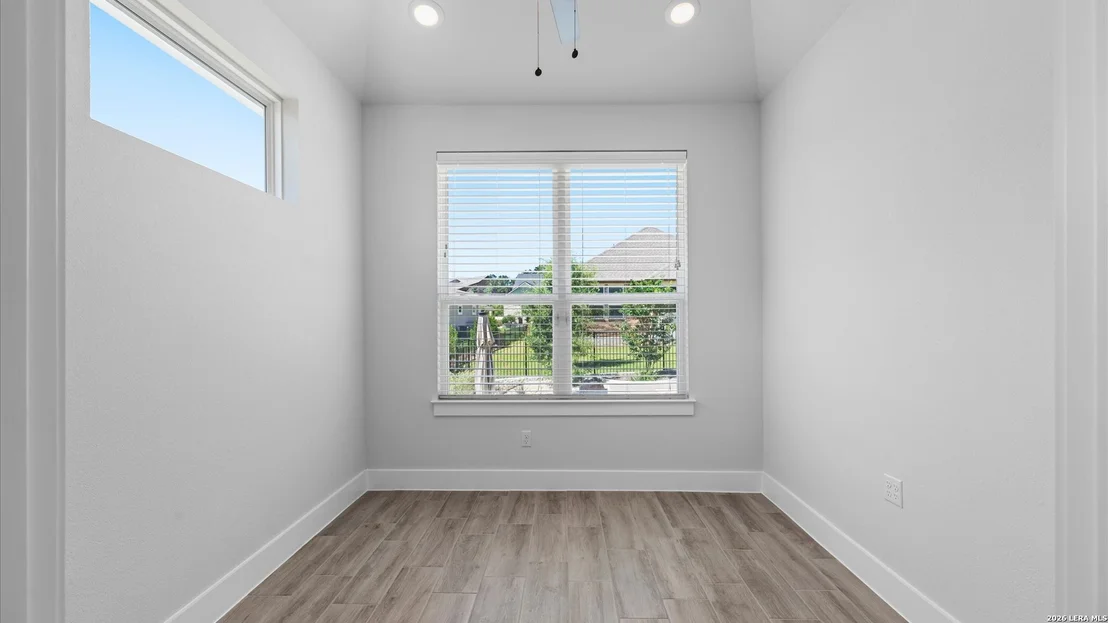 Photo of 1355 Dancing Oak