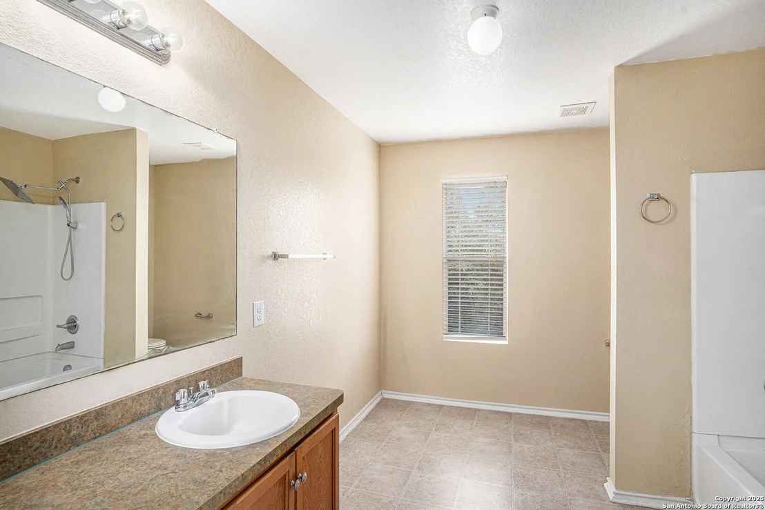 Photo of 237 Hinge Chase