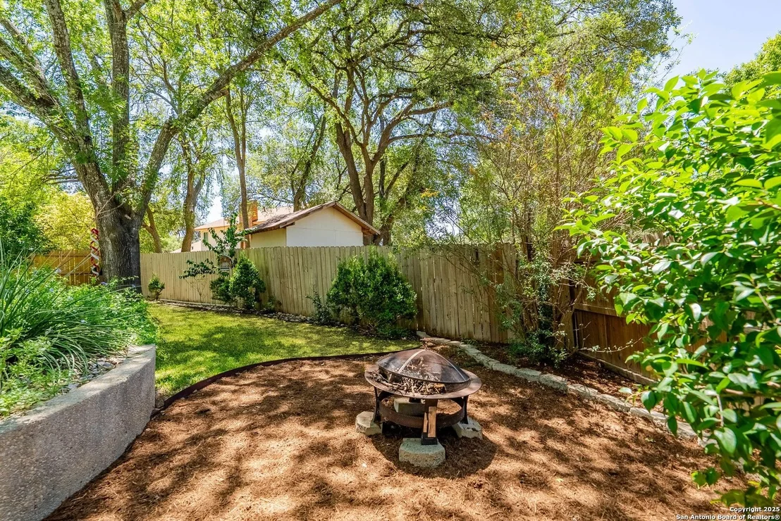 Photo of 15251 Oak Spring