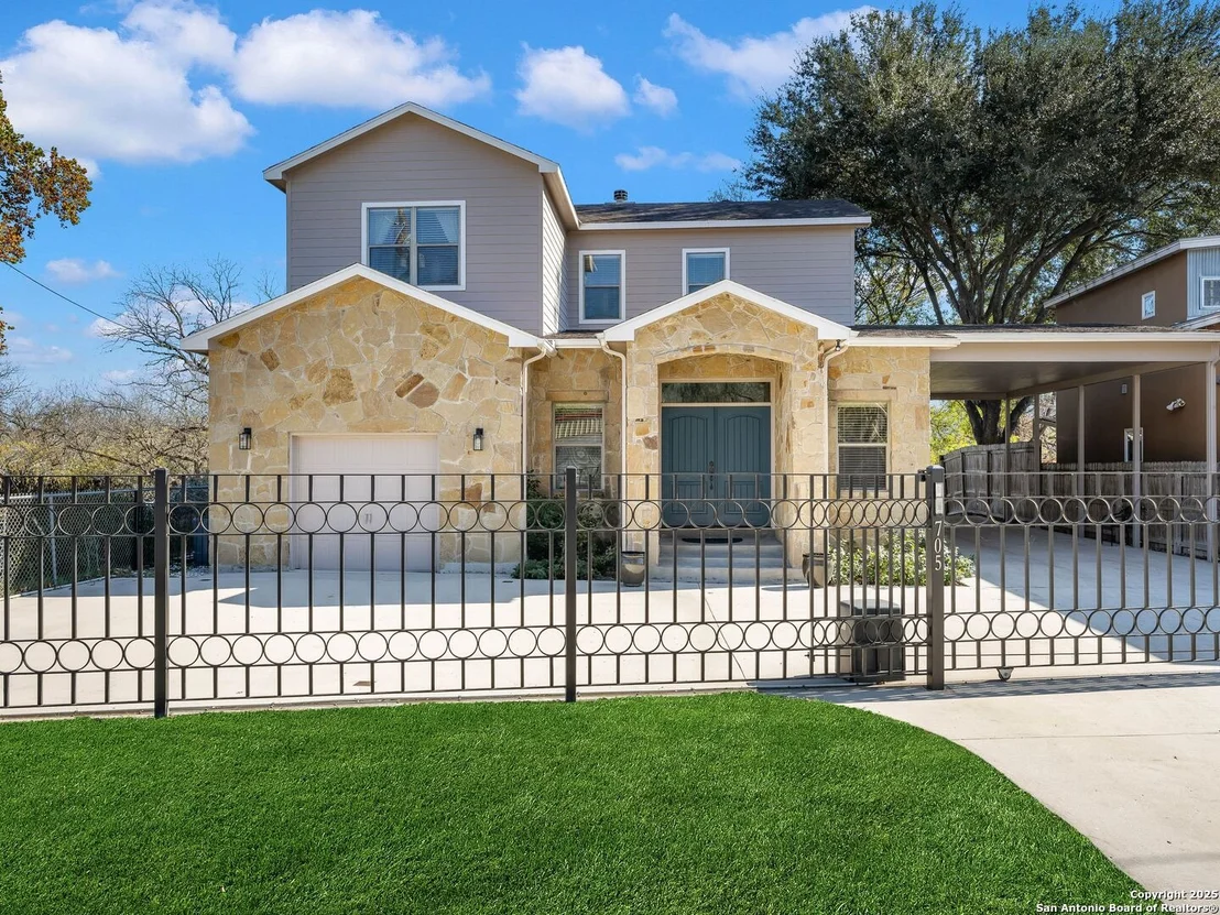 Photo of 705 RIDGEROAD DR