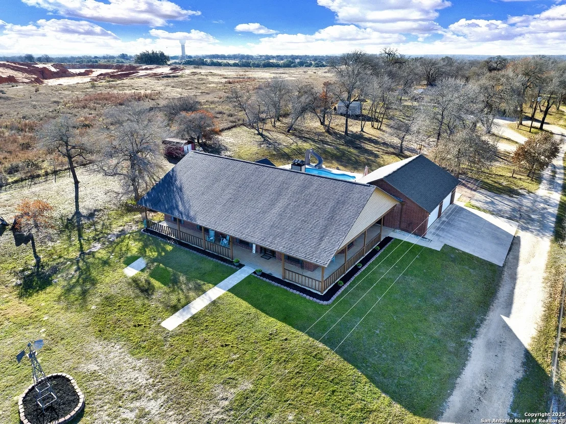 Photo of 330 TWIN OAK