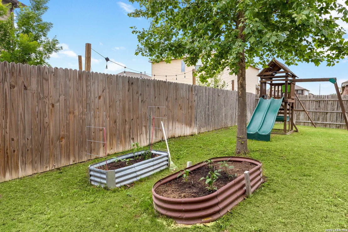 Photo of 617 COMMUNITY DR