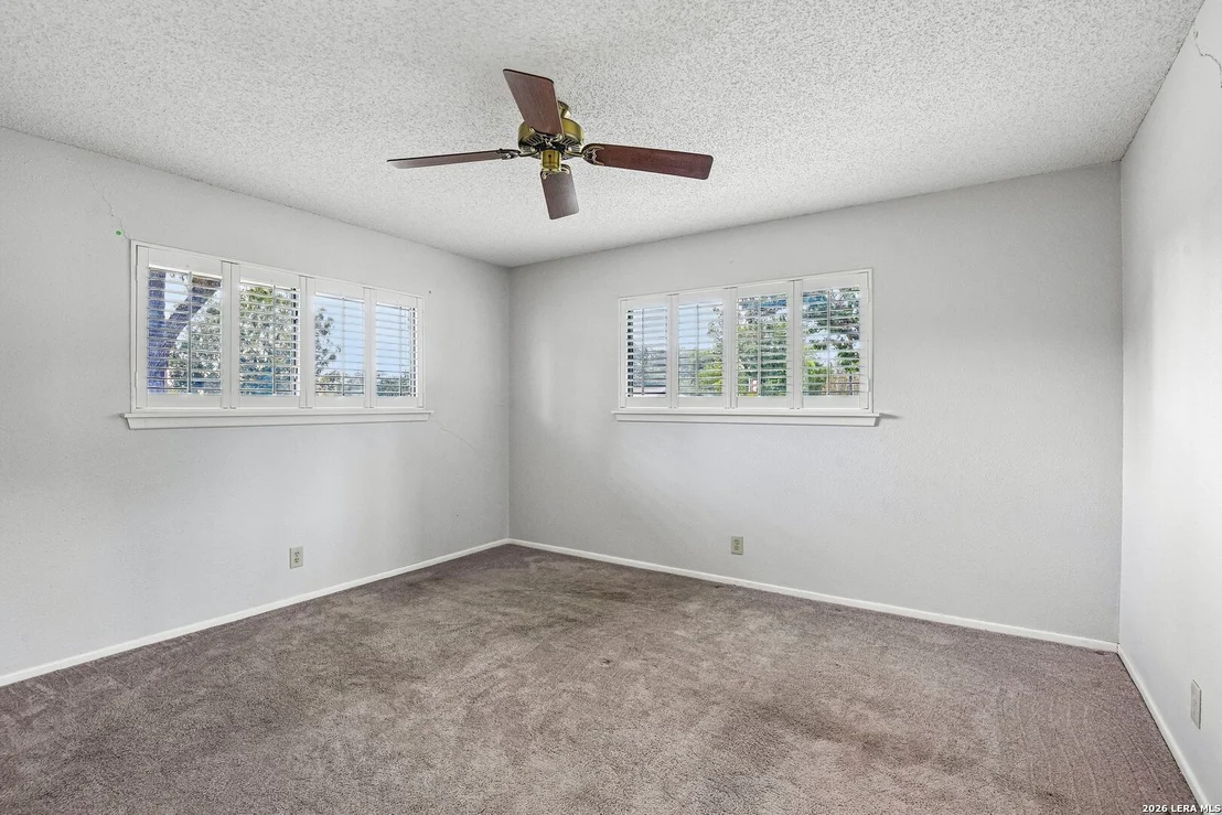 Photo of 8714 MIDCROWN DR