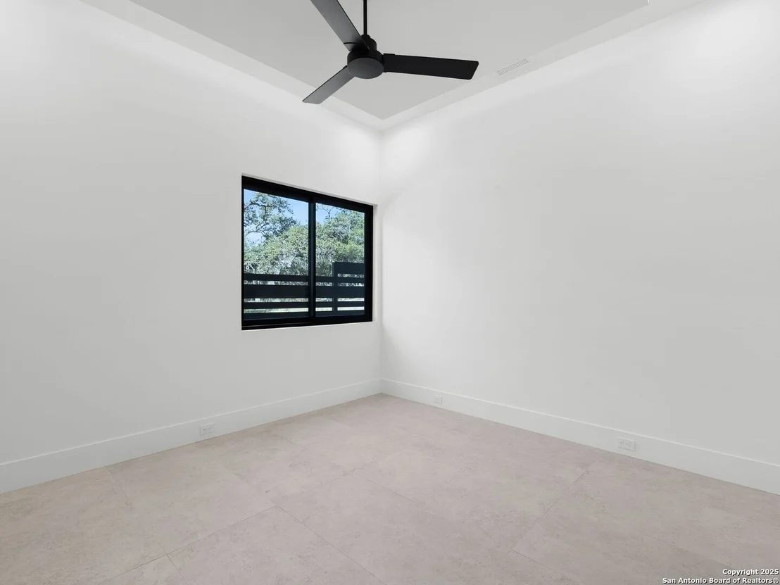 Photo of 24606 Cliff Line