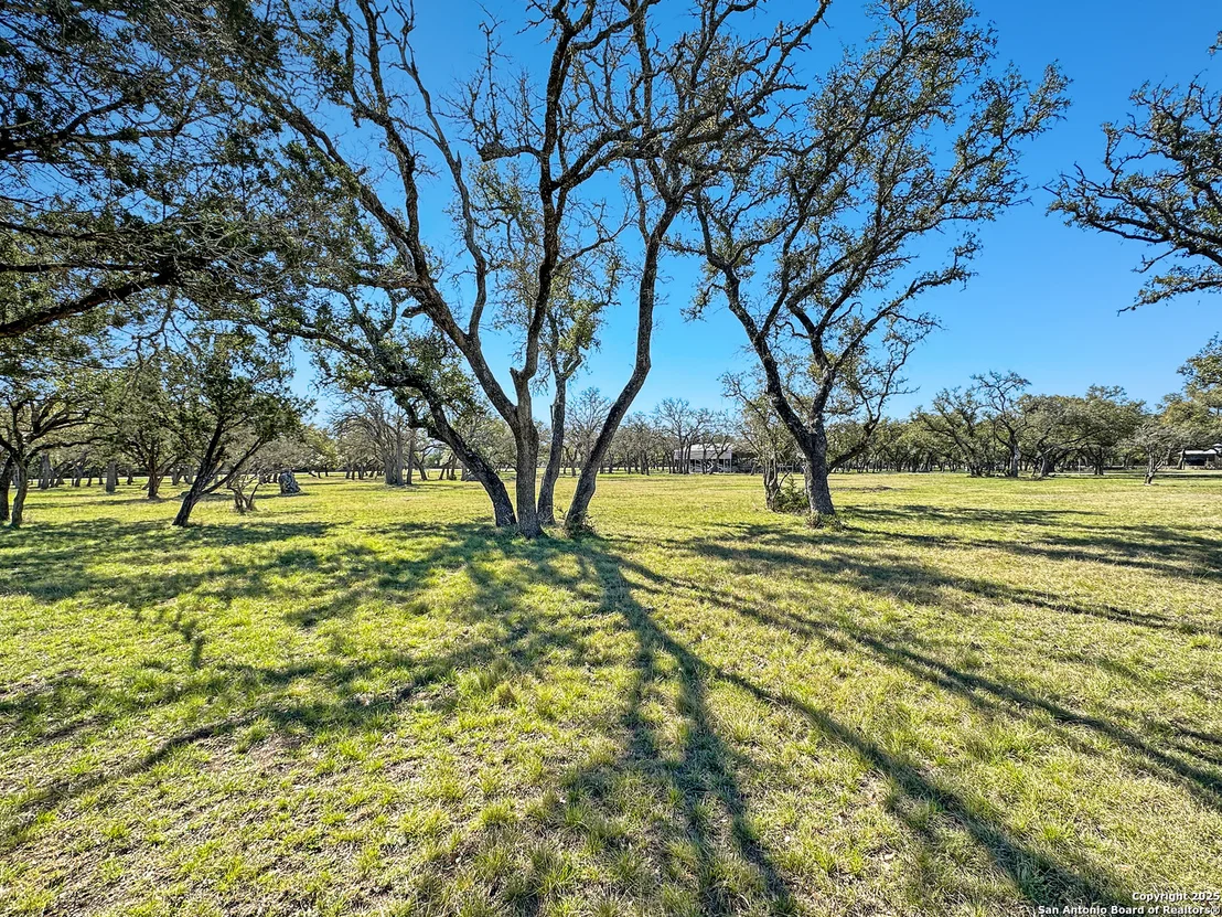 Photo of 582 Whispering Oaks