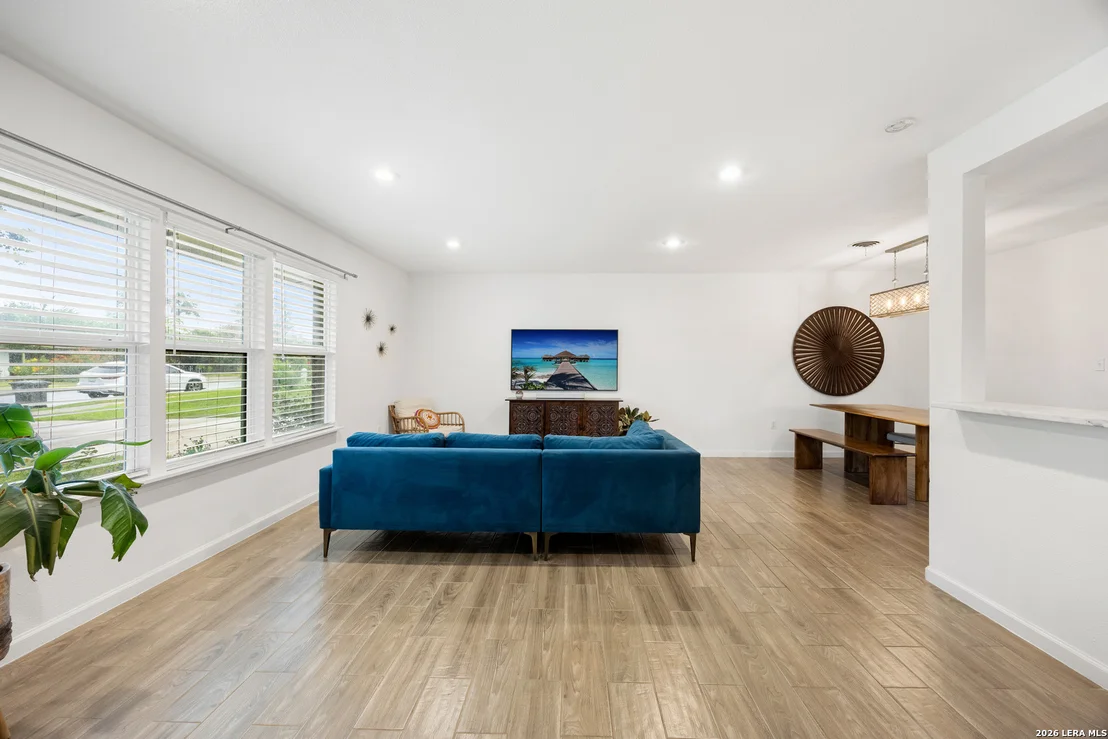 Photo of 359 REXFORD DR
