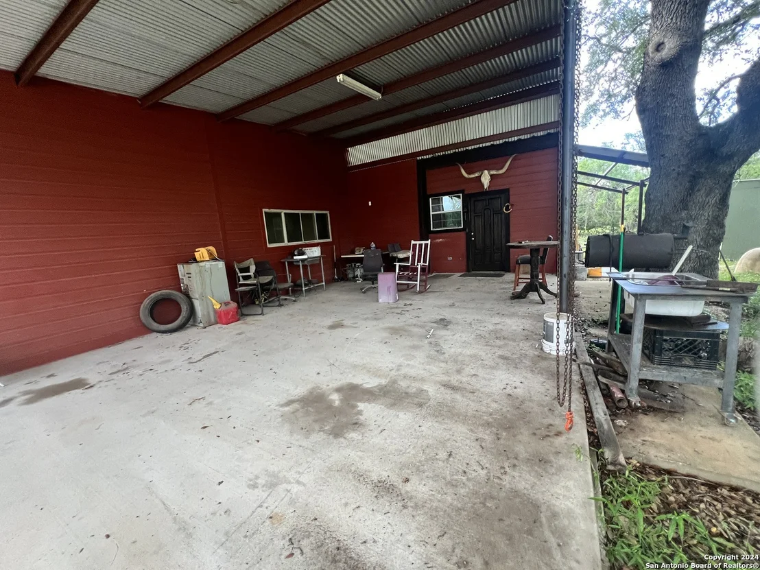 Photo of 290 River Oaks