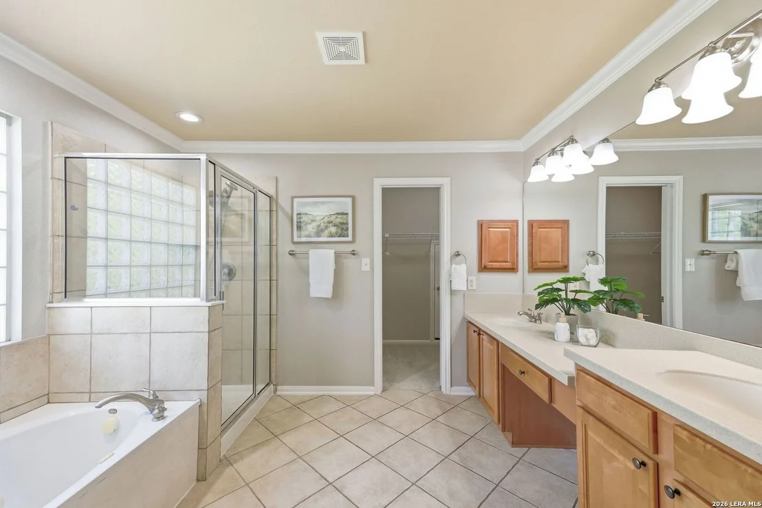 Photo of 831 Queens Oak