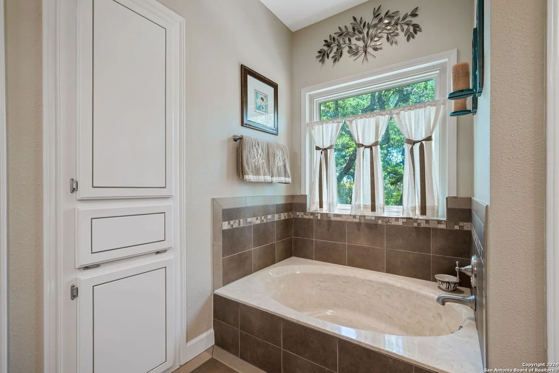 Photo of 2534 RIM OAK