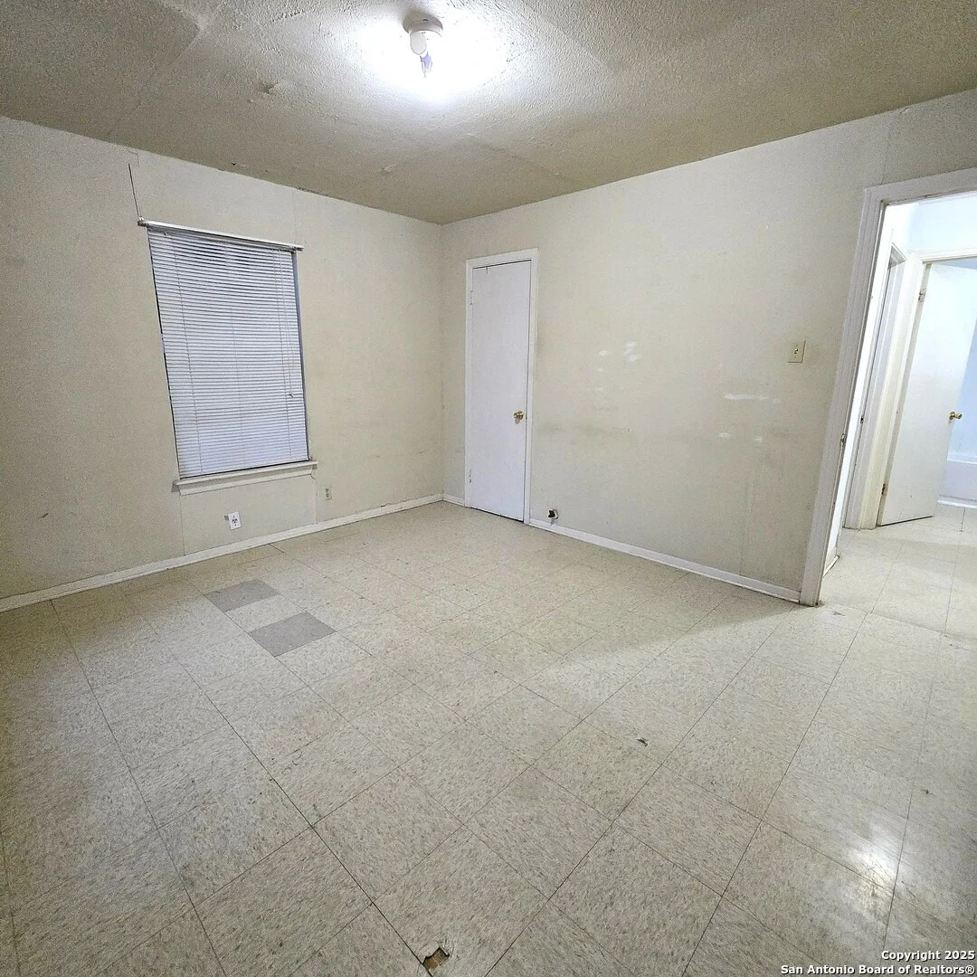 Photo of 4722 Lark