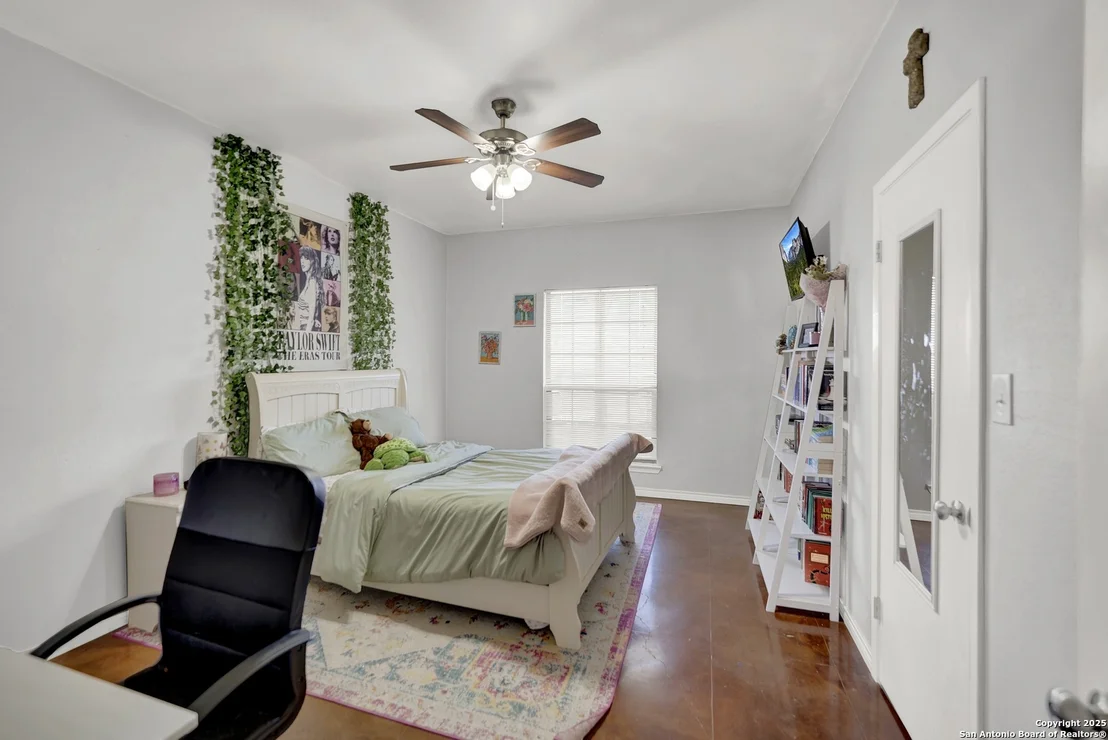 Photo of 330 TWIN OAK