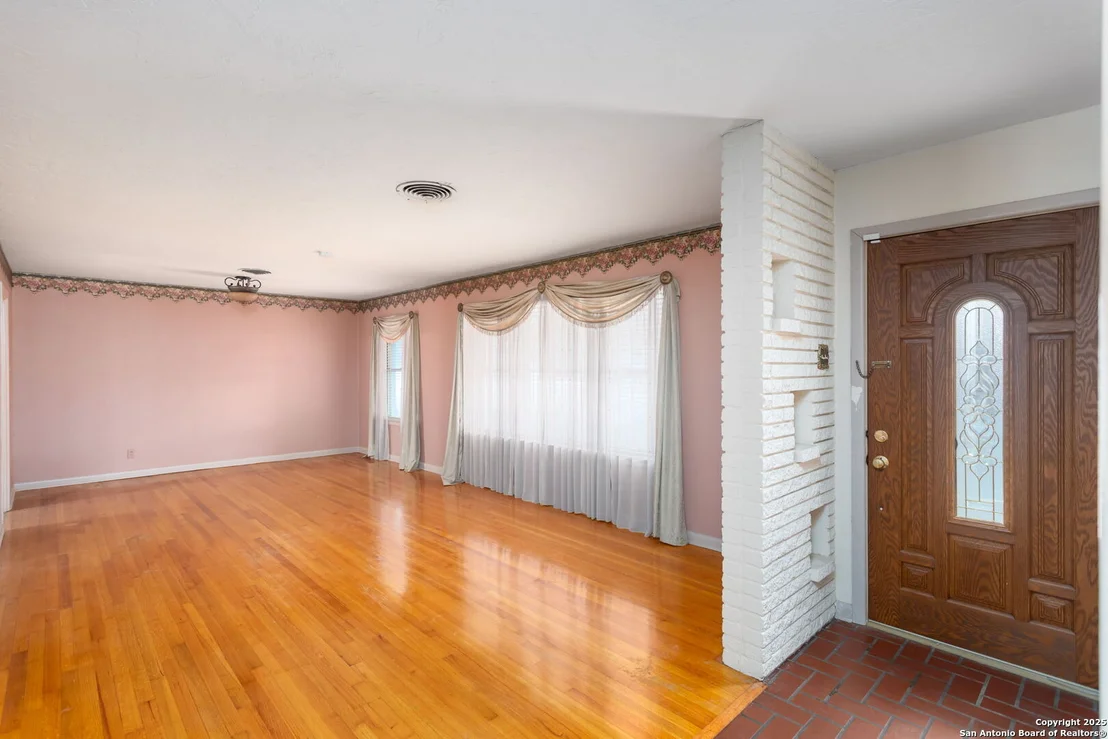 Photo of 104 ROLLING GREEN DR