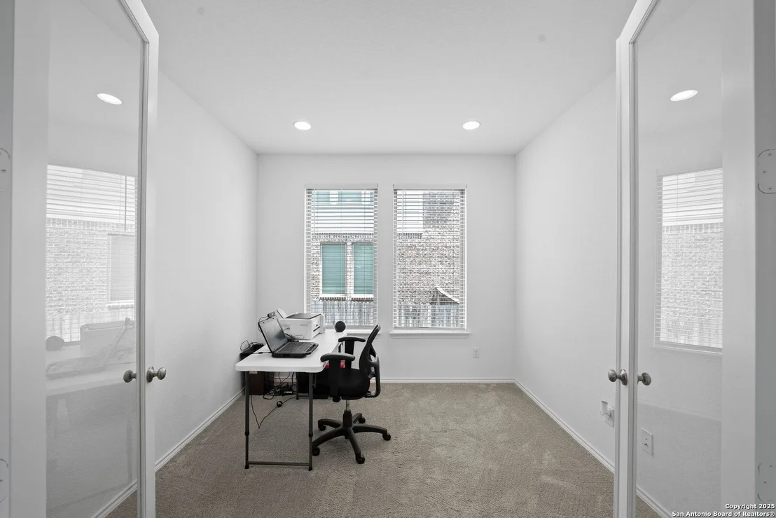 Photo of 2641 White Willow
