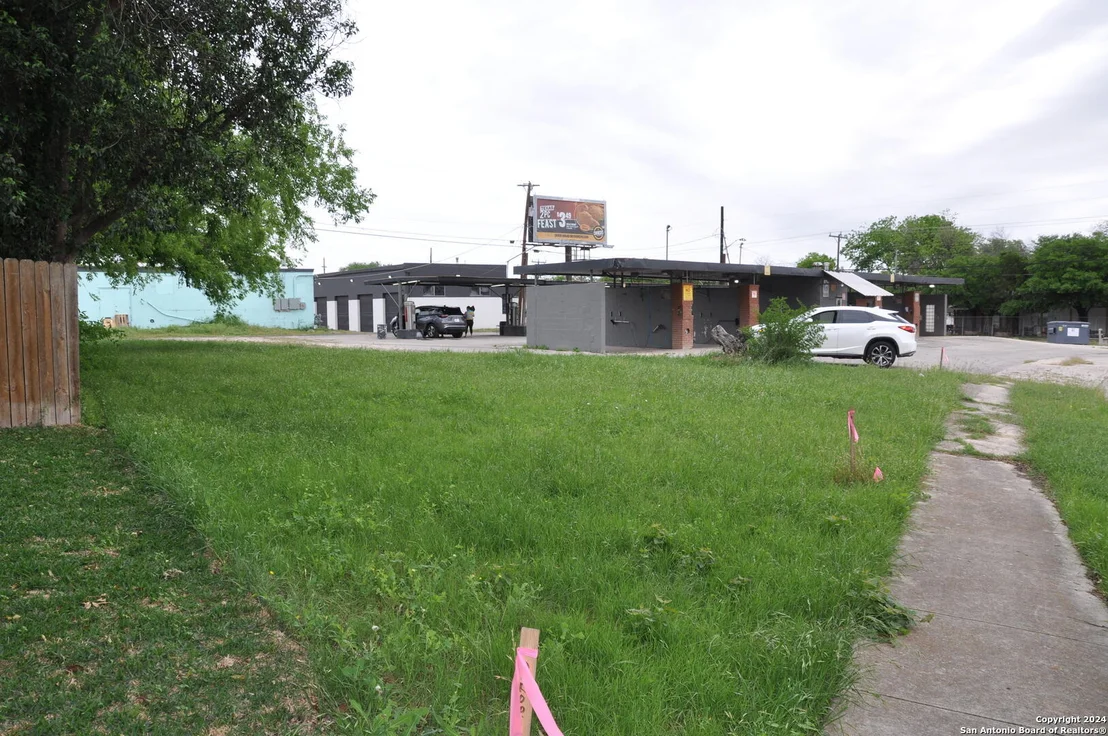 Photo of 411 ADRIAN DR