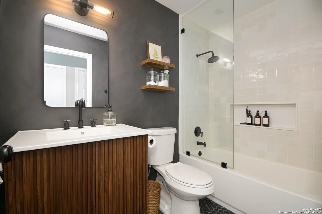 Photo of 814 Tibbits