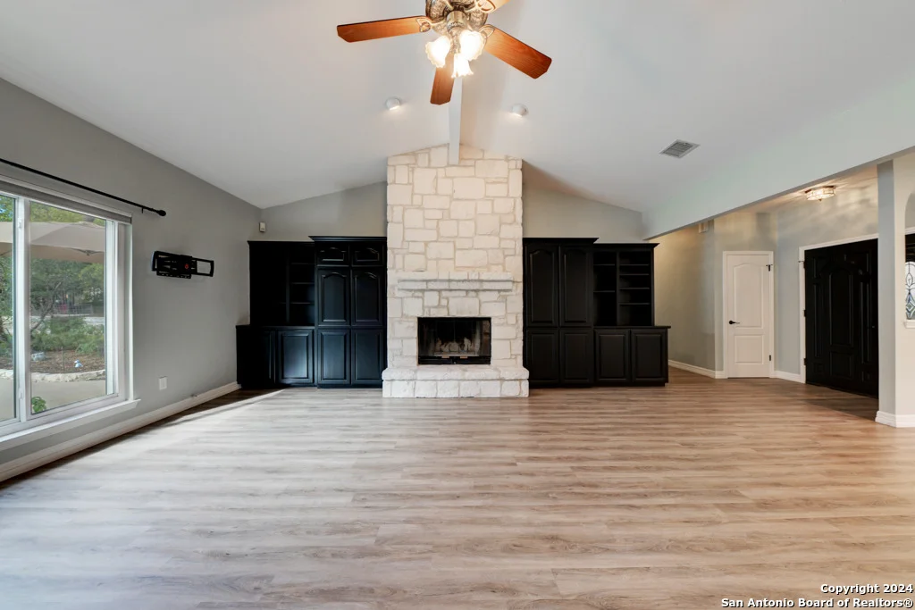 Photo of 172 LAKE FRONT DR