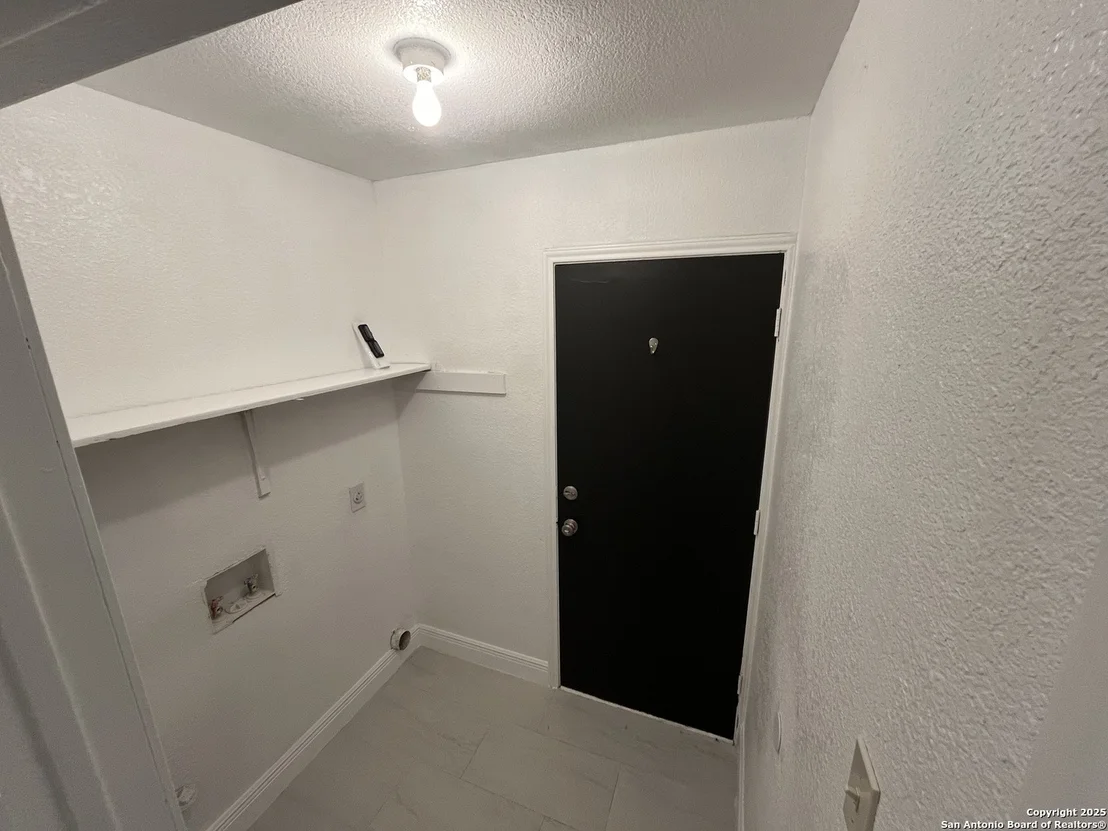 Photo of 7438 Rimhurst