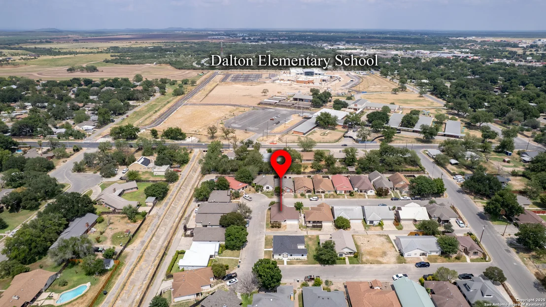 Photo of 6 Leona Heights