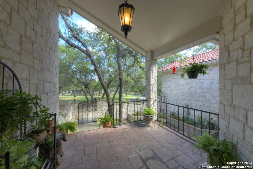 Photo of 172 LAKE FRONT DR