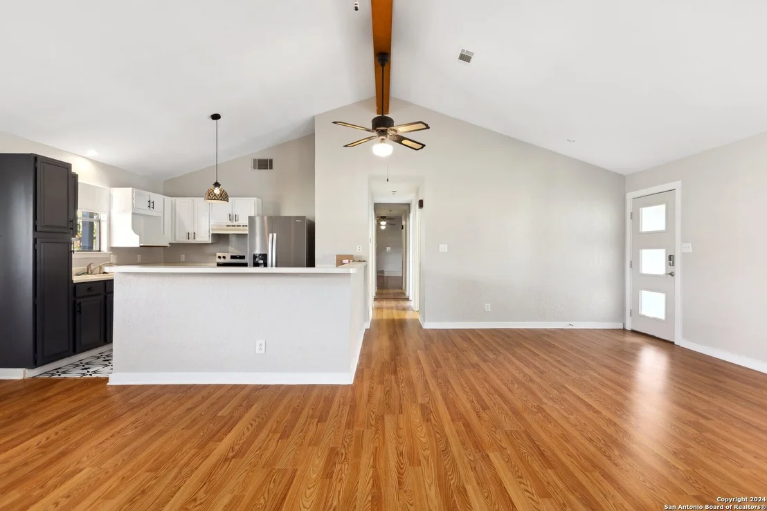Photo of 8 ROSELAWN CIR