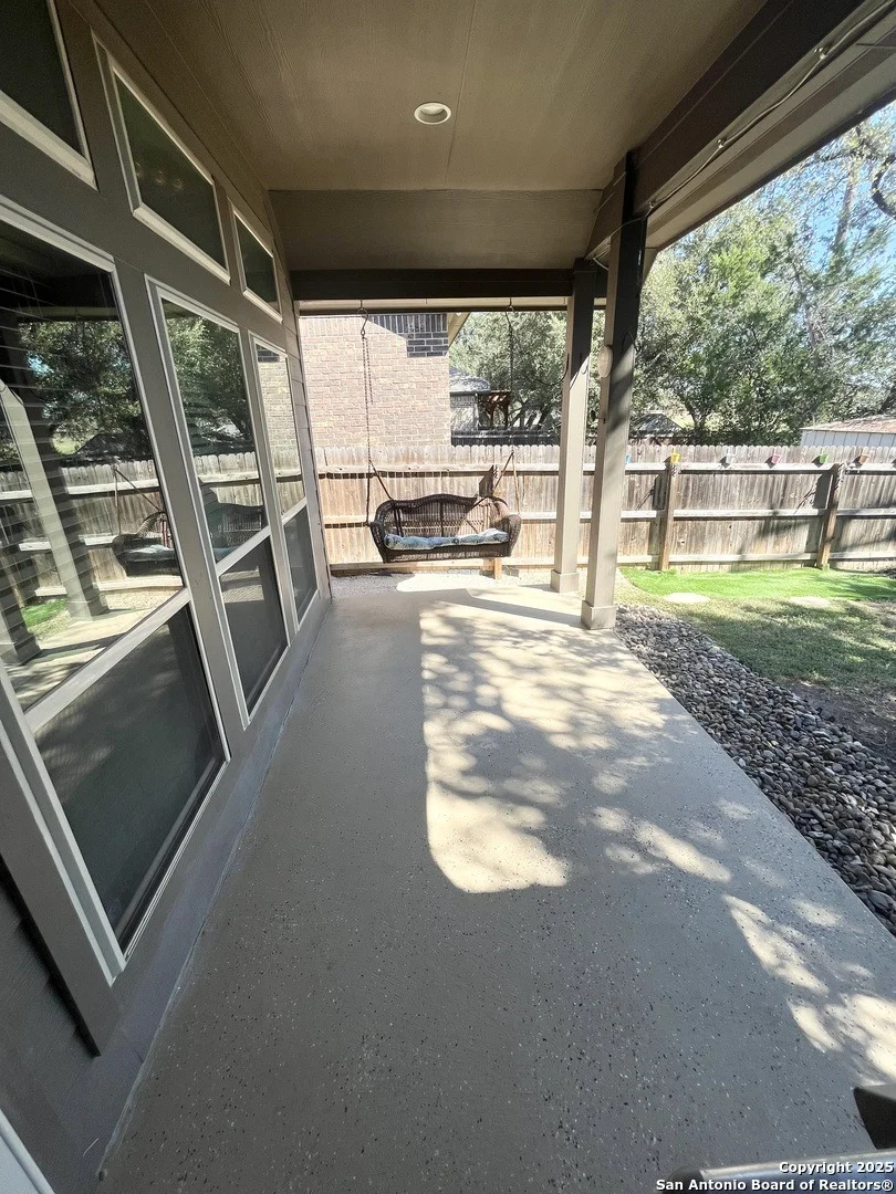 Photo of 8714 White Crown