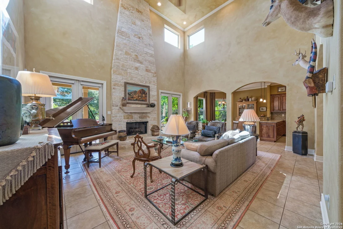 Photo of 24910 ESTANCIA CIR