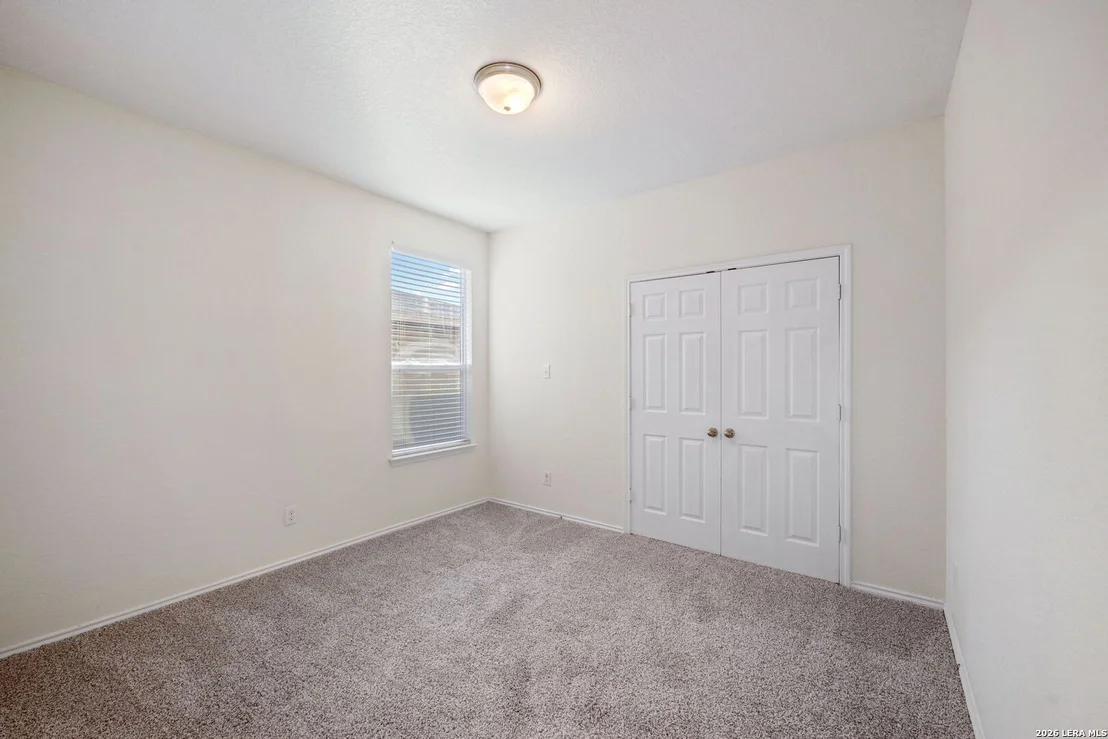 Photo of 425 LANDMARK FLS