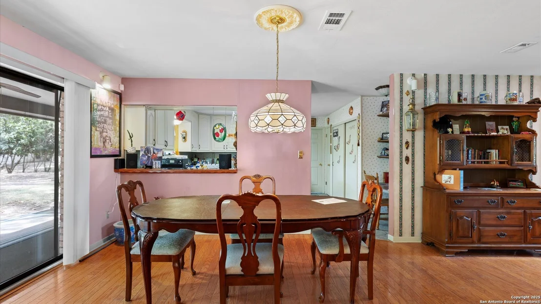 Photo of 949 Burges