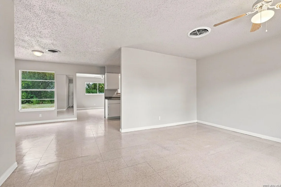 Photo of 1807 Harness Ln