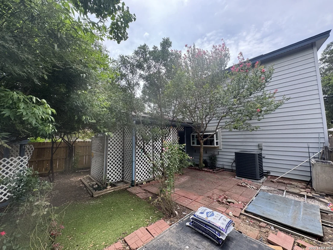Photo of 7702 Chatsworth