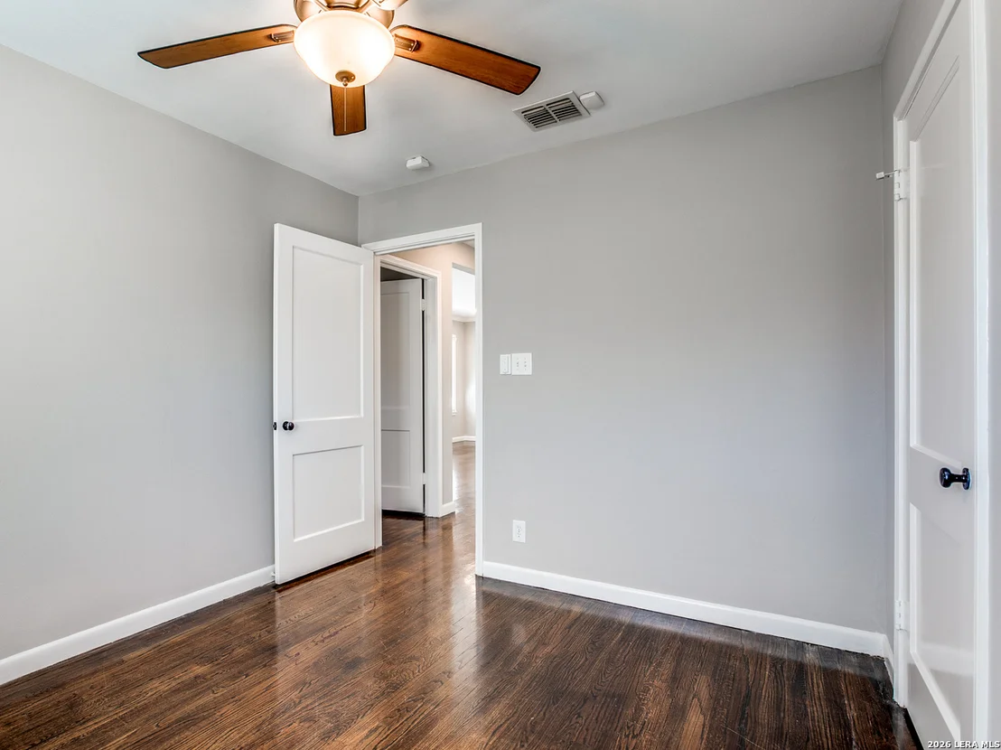 Photo of 411 Devonshire Dr